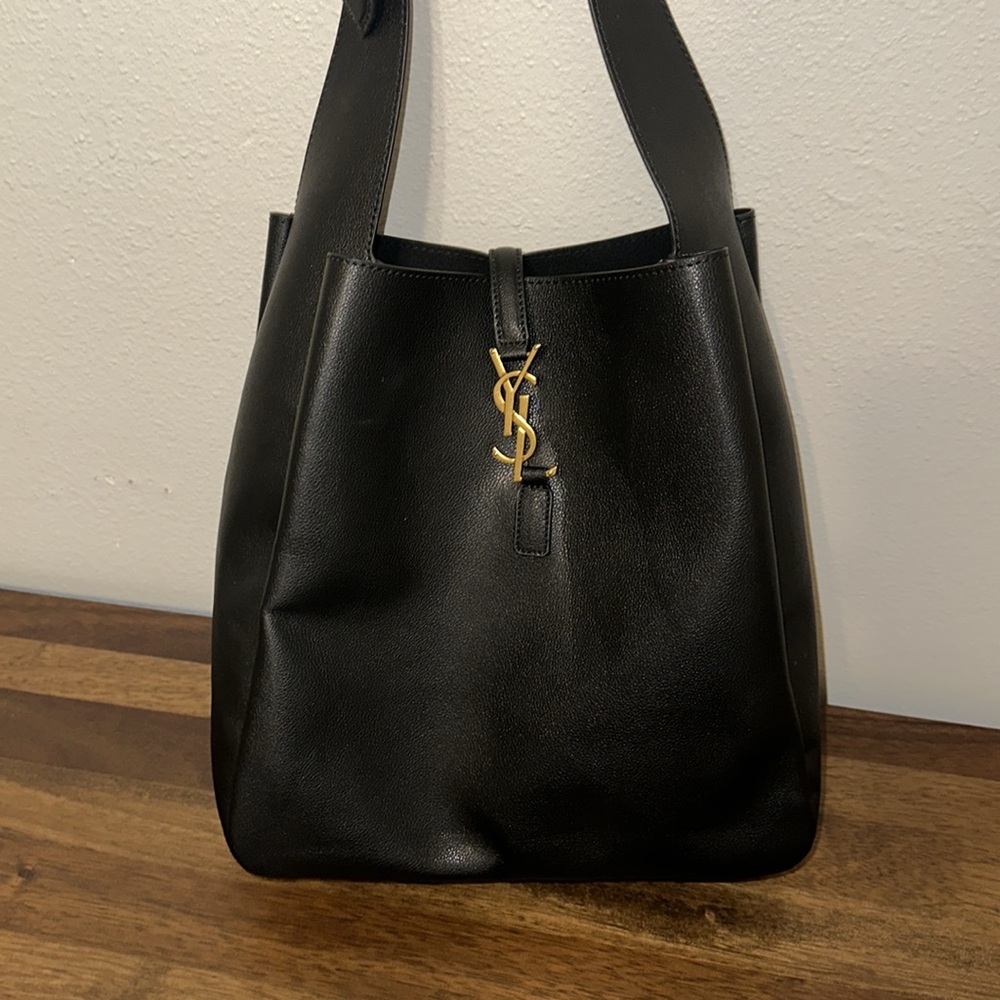 Black Shoulder Bag with Gold Logo  Le 5 à 7 large